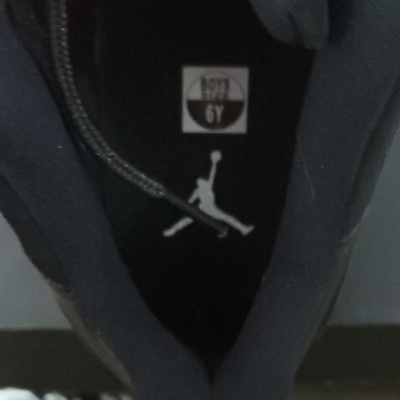 Air Jordan 11 Retro - Picture 9 of 11